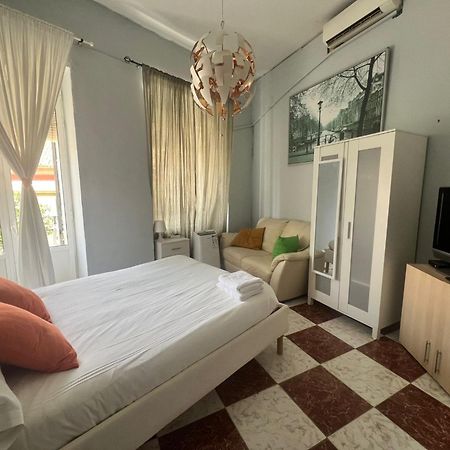 Santa Isabel Low Cost Rooms In Private House Sevilla Exterior foto