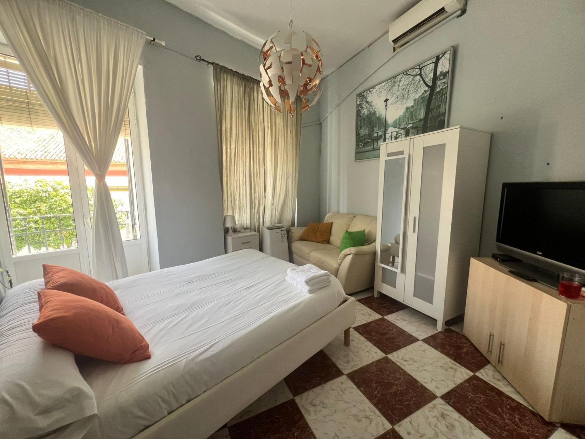 Santa Isabel Low Cost Rooms In Private House Sevilla Exterior foto